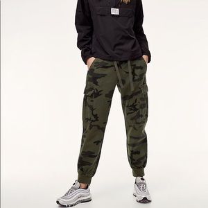 Aritzia Tna Twin Falls Pant / Camo Joggers